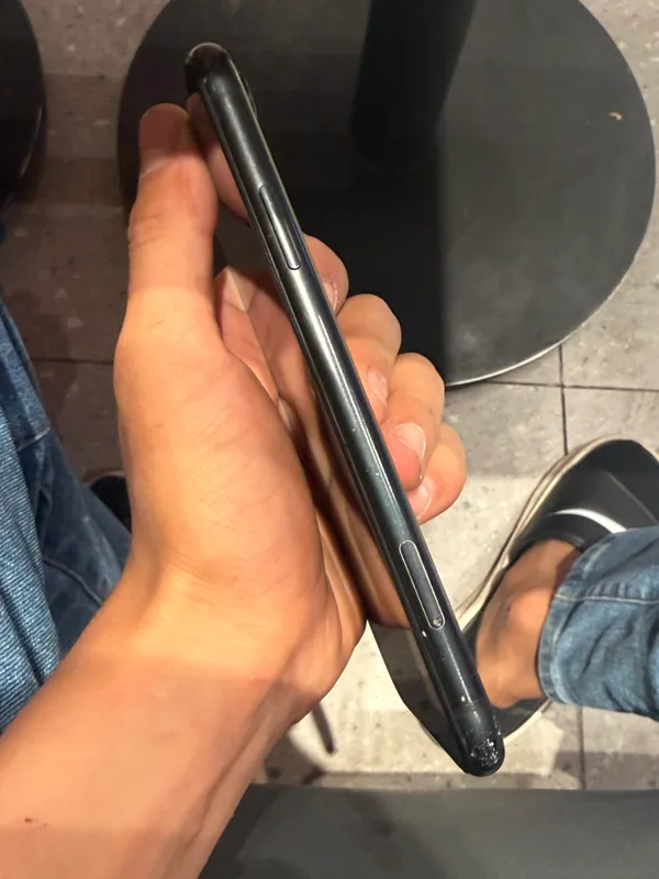 Iphone xr 128 gb qora 7