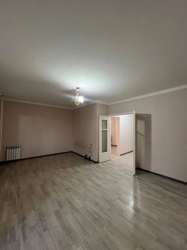 1 xonali kvartira sotiladi 2