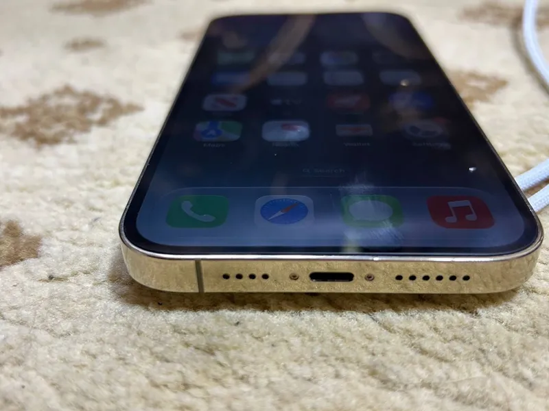 iPhone 14 Pro Max с заблокированной SIM-картой 5