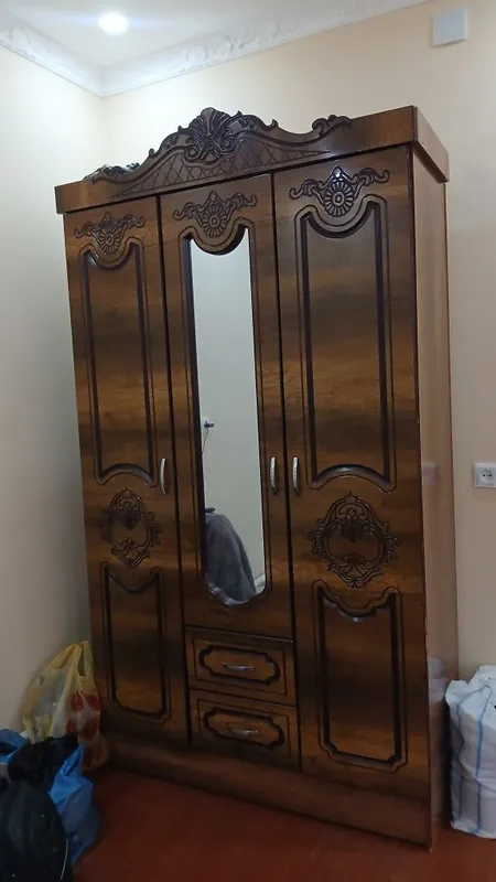 Kiyim shkaf sostayenesi taza