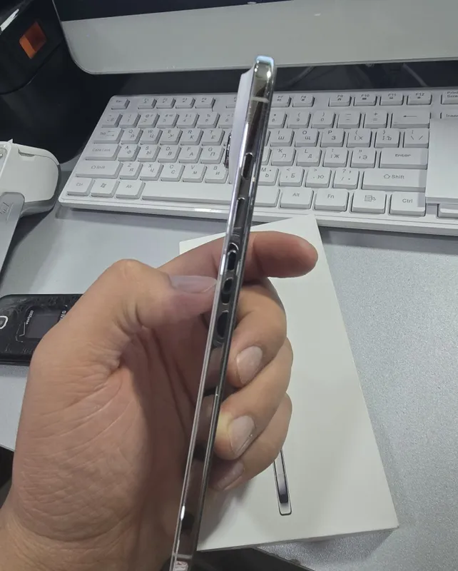 Iphone air sotiladi 256gb 99% yomkis 223sikl karobka dakiment edial 2