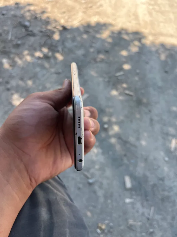 Telfoʻn bor sotiladi 4 Telfoʻn bor sotiladi 4