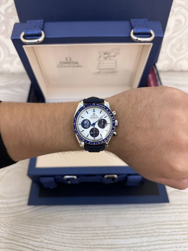 Продам часы Omega silver snoopy 42 mm часы абсолютно новые.