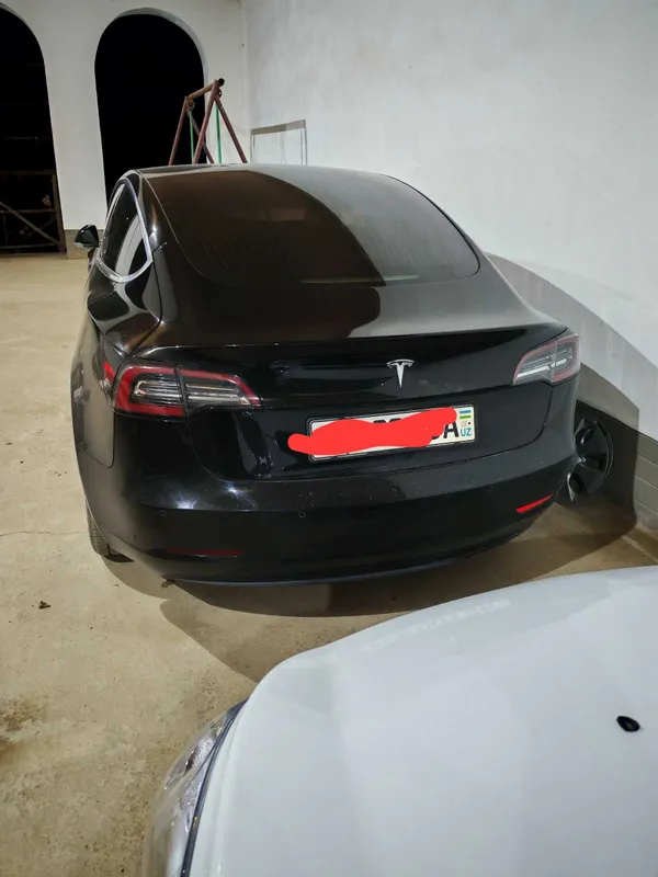 Tesla model 3 holati ideal — фото 1