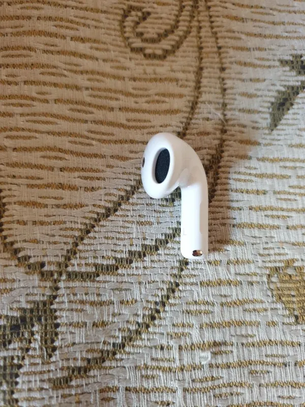 AirPods 4 uchun original chap quloqchinni sotaman 1