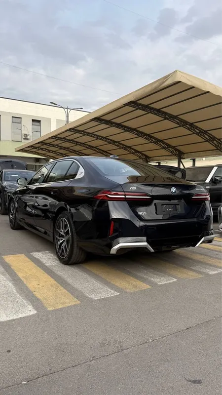 BMW i5 40L edrive full — фото 2