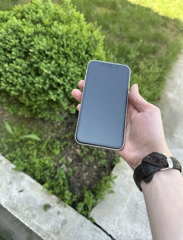 iPhone XR 128GB 15 Pro korpusda — фото 1