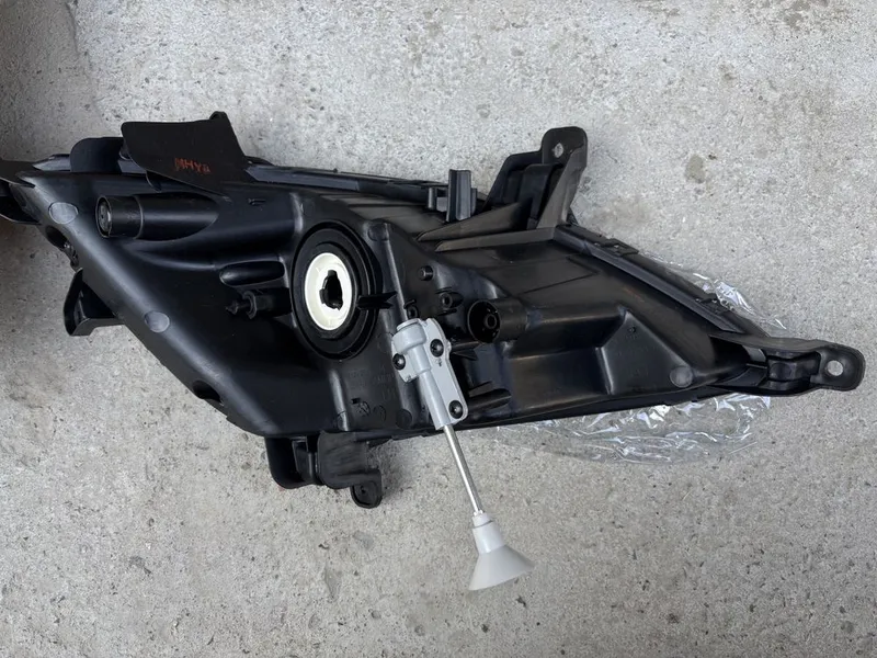 Hyundai i20 2012–2014 chap tuman chirog’i (Original) + ramka 4 Hyundai i20 2012–2014 chap tuman chirog’i (Original) + ramka 4