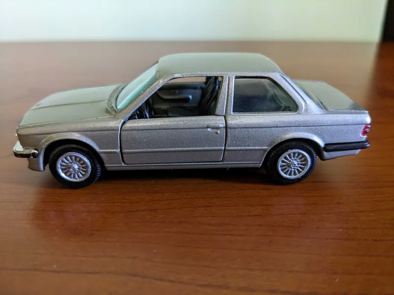 Модели авто BMW в масштабе 1:43 3