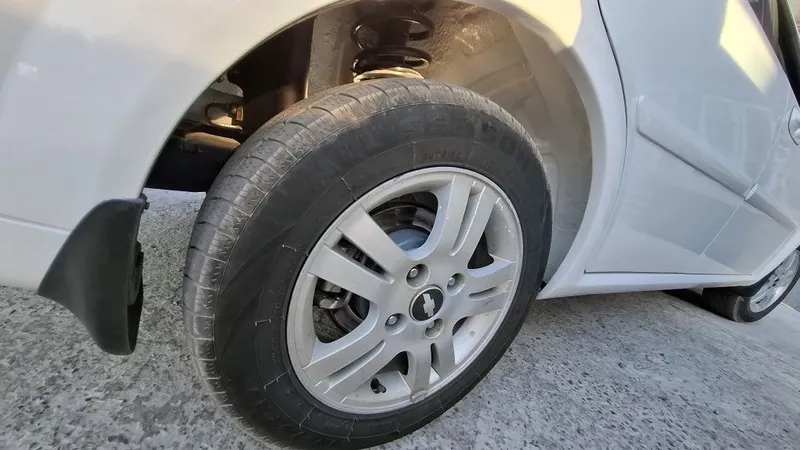Продается Chevrolet Lacetti 2-позиция 6