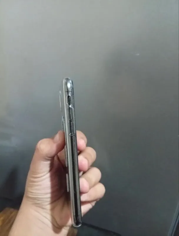 iPhone X 64 ГБ, неисправность в экране, цена 1 500, возможен торг 3