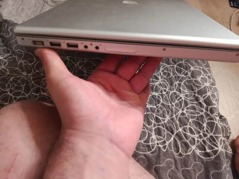 Продам ноутбук старый Apple — фото 1