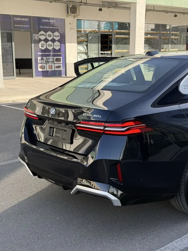 Bmw i5 40l 2025-yil +dop 4K Tv HUD Harmann Kardon Sky Lounge 360kamera — фото 2
