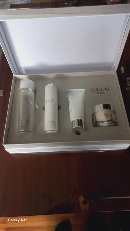Kosmetik to‘plam 4 tasi 1da. 2 Kosmetik to‘plam 4 tasi 1da. 2