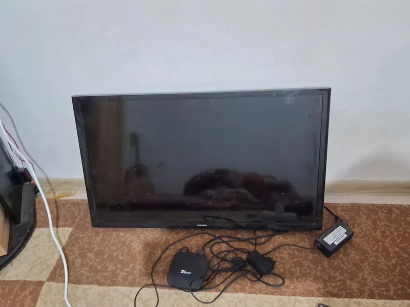 SAMSUNG Smart TV (HD) 1 SAMSUNG Smart TV (HD) 1