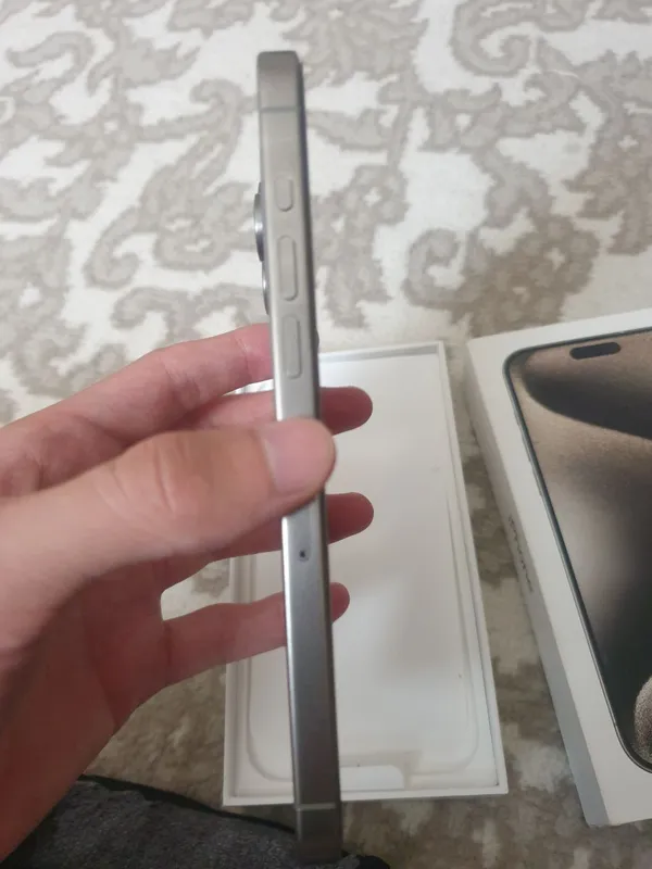 iPhone 15 Pro Max 256 GB 4