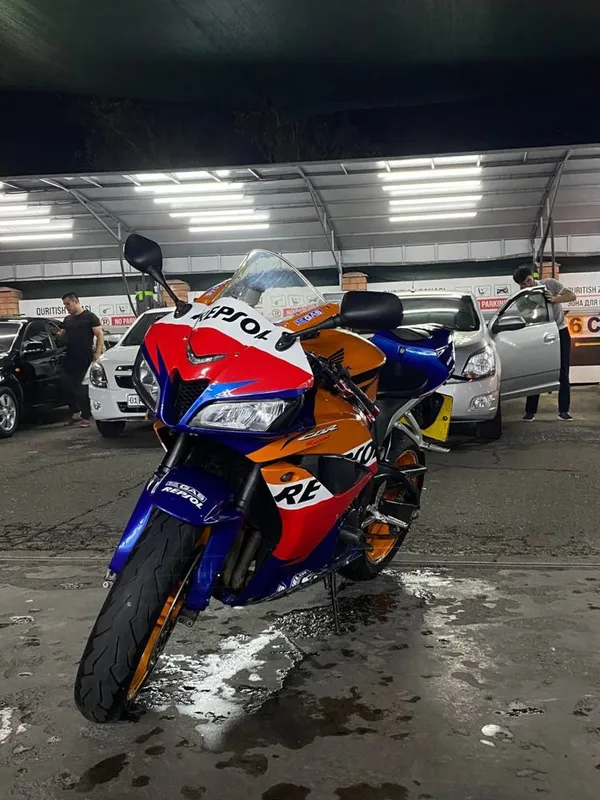Honda CBR 600rr мотоцикл Хонда — фото 1