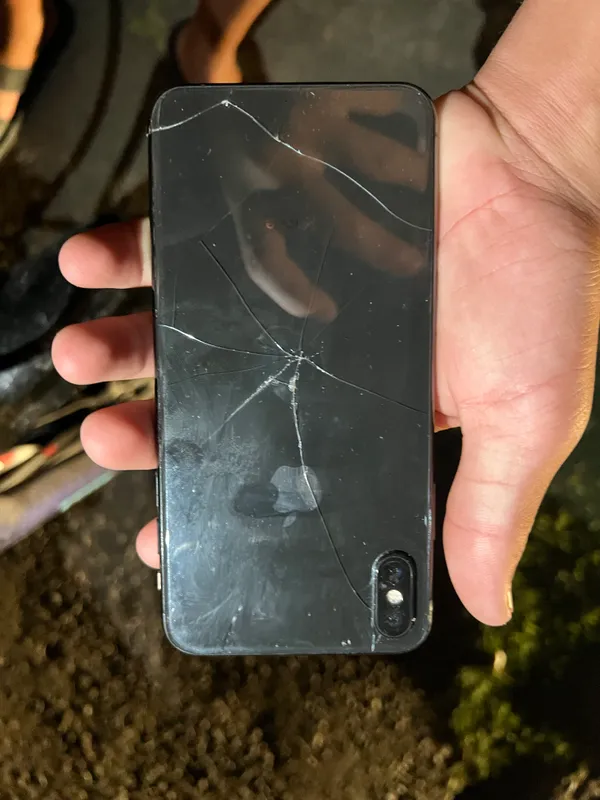 Orqa kamera ishlamaydi xs max n 1milion 200ming 3