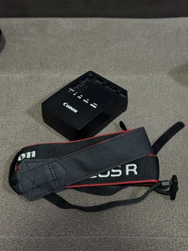 Canon R. :16-35 f2.8 :50 f1.8 6 Canon R. :16-35 f2.8 :50 f1.8 6