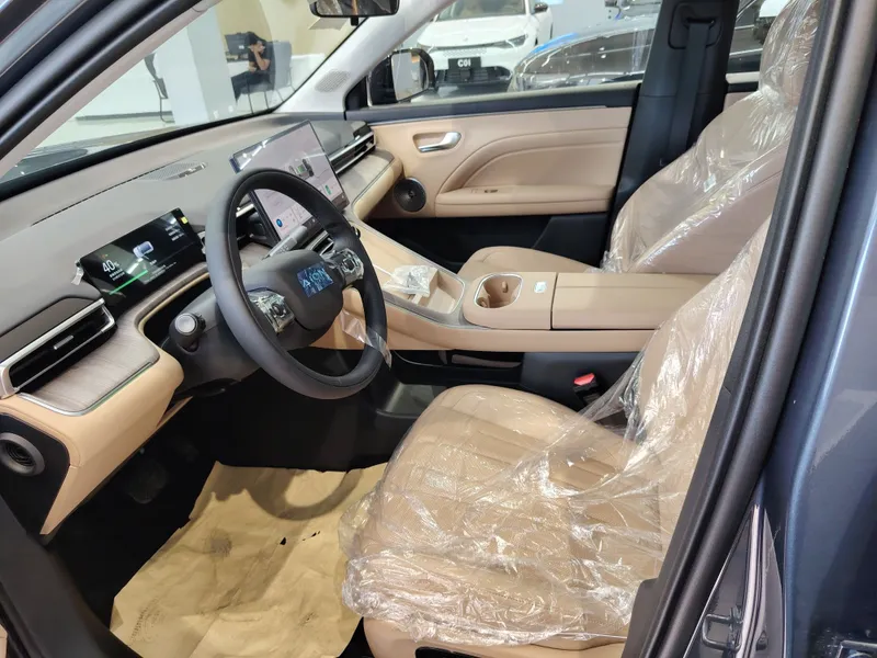 GAC AION I60 TITANIUM GREY REEV 210km 2025/12 gibrid — фото 6