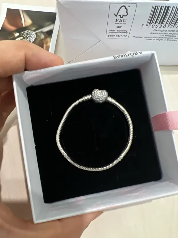 Pandora kumush braslet sotiladi razmeri 16