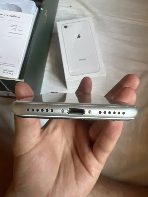 Iphone 8 белый,oq 4