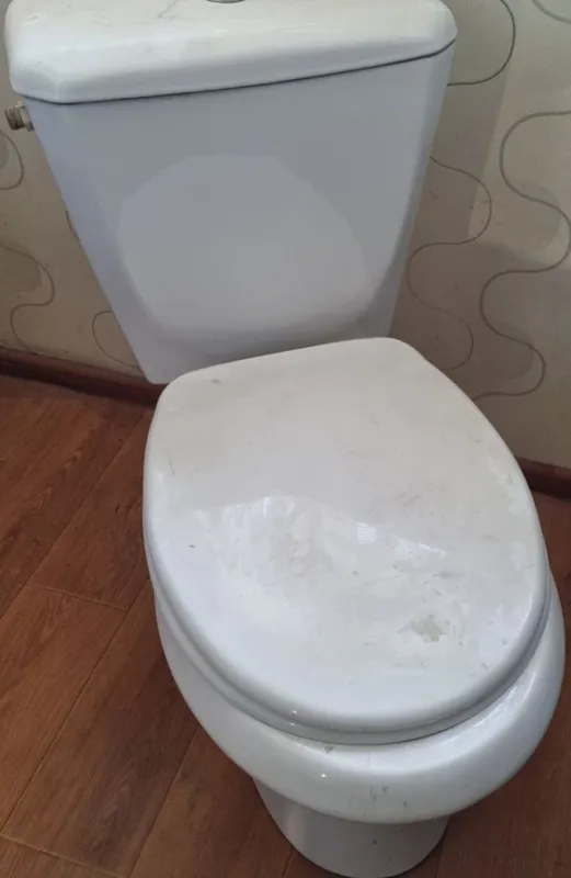 Unitaz xolati yaxshi srochna sotiladi