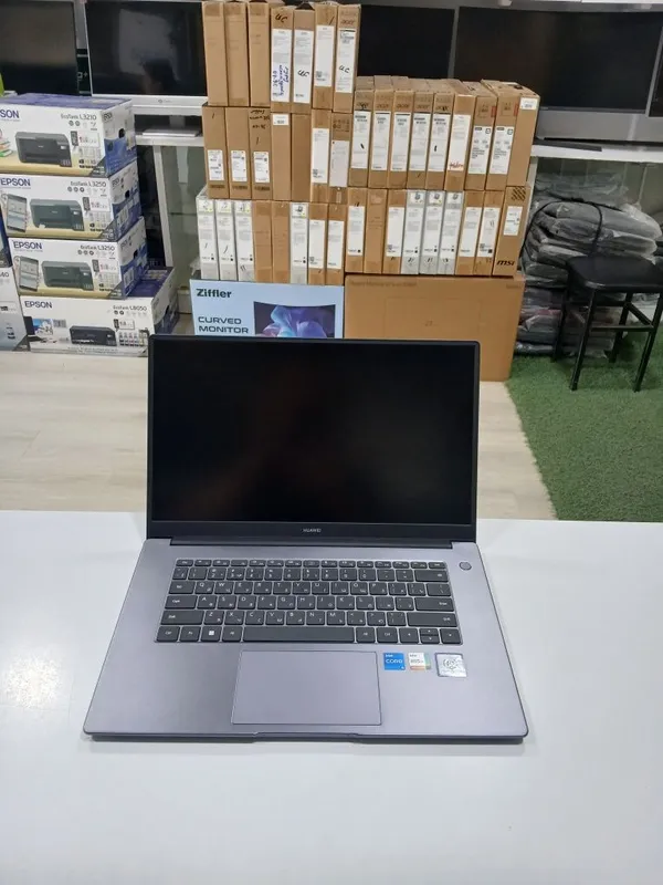 Noutbuk Huawei i5 1 Noutbuk Huawei i5 1