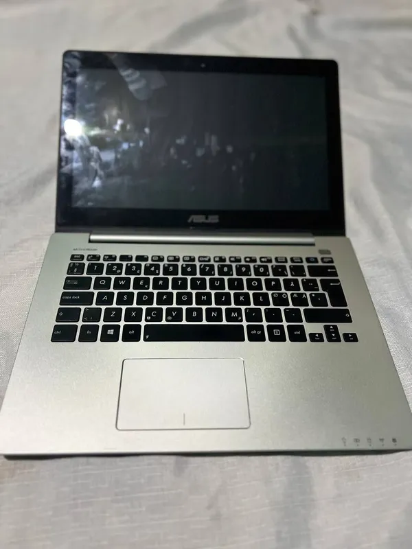 Kampyuter ASUS2011