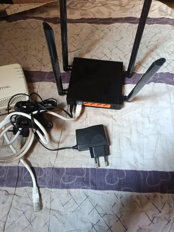Продам роутер Wi-Fi роутер 5G 2 Продам роутер Wi-Fi роутер 5G 2