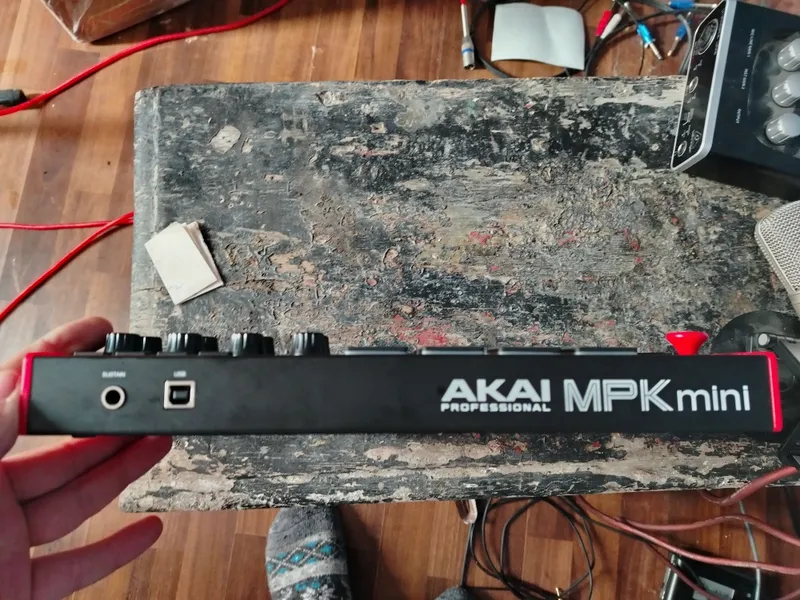 Миди клавиатура AKAI MPK MINI — фото 2