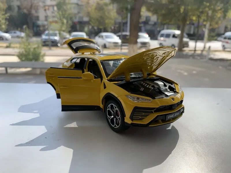 Modelka Lamborghini Urus 1:24 5