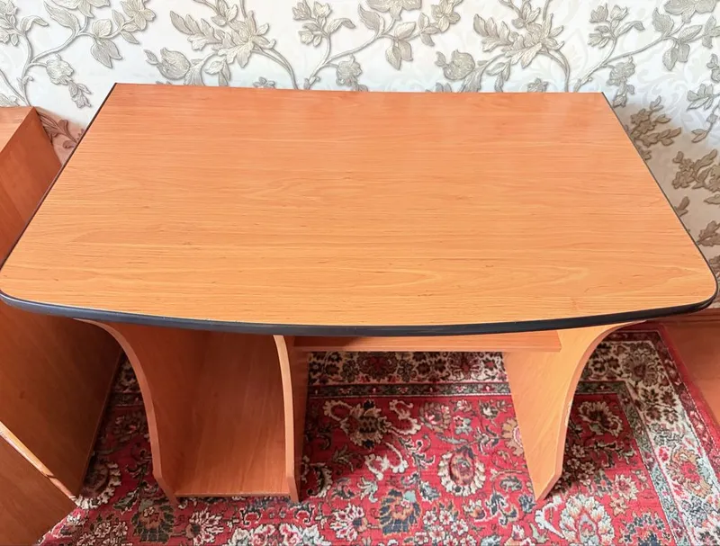 Компьютерный стол, состояние хорошее 2 Компьютерный стол, состояние хорошее 2