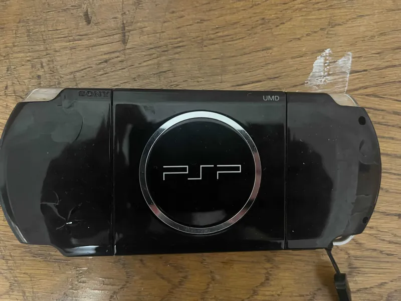 продам SONY PSP 3004 в отличном состоянии — фото 2