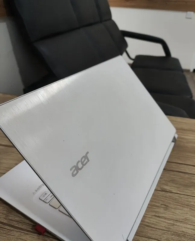 Acer Model: Aspire V3-371-55CA 2 Acer Model: Aspire V3-371-55CA 2