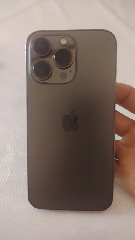 Iphone 13 pro 512 GB batarika 76 % sirochna sotiladi