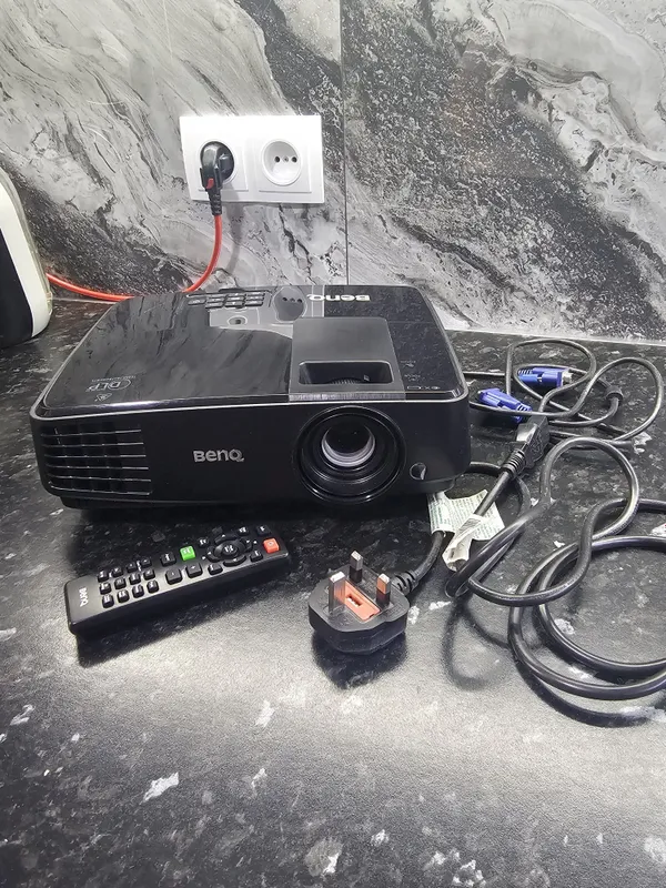 Проектор BenQ MS504, яркий, для офиса/школы, рабочий 1