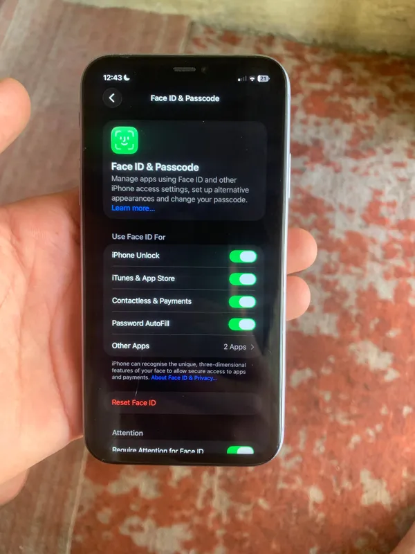 Iphone11 holati 10/9.8 ekranda sal chigi bor 83% 5