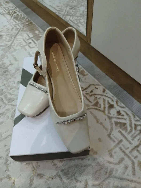 Nafis krem rangli ayollar tuflisi – Elegant va qulay 4 Nafis krem rangli ayollar tuflisi – Elegant va qulay 4