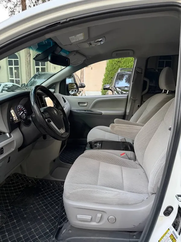 Toyota Sienna 350 3 Toyota Sienna 350 3