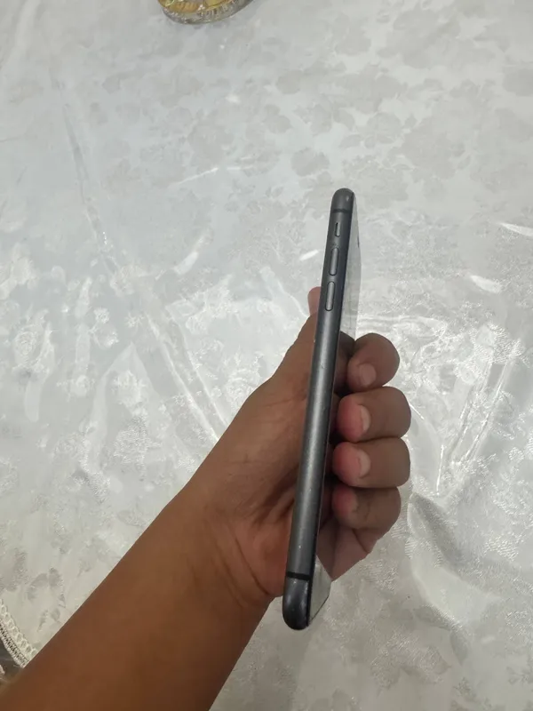 iPhone 11 black 8