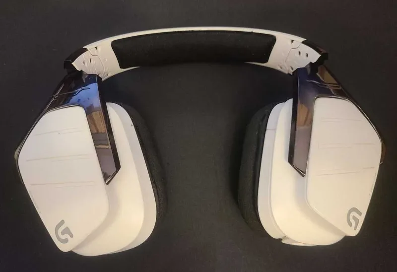 Беспроводные наушники Logitech G933 Artemis Spectrum 4 Беспроводные наушники Logitech G933 Artemis Spectrum 4