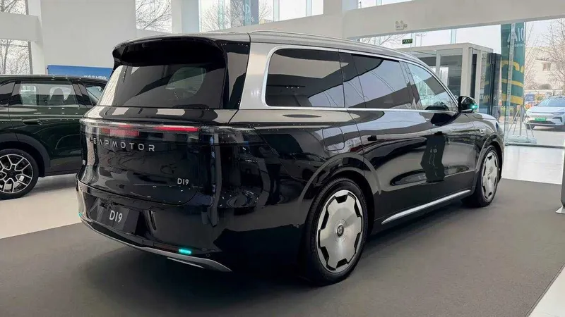 Leapmotor D19 EV — фото 1