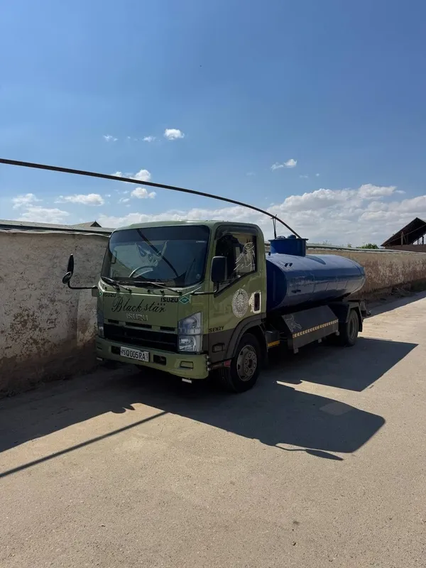 ISUZU Yuk Sisterna (vadavoz)