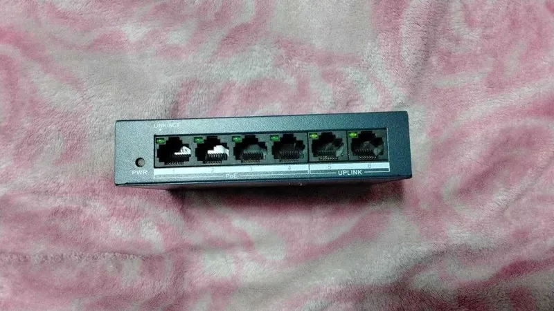 Коммутатор Hikvision DS-3E0106MP-E/M 3 Коммутатор Hikvision DS-3E0106MP-E/M 3
