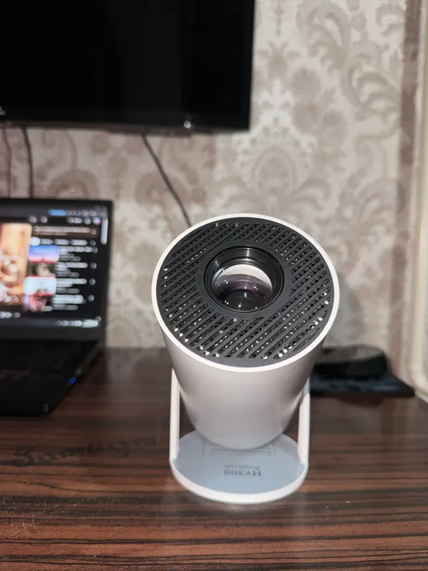 Kino va o'yinlar uchun ideal HY300 Smart Proyektor