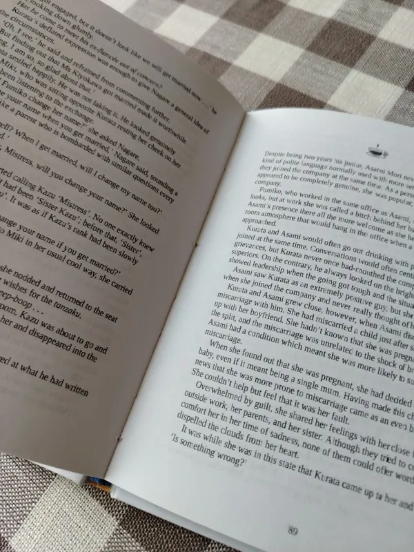 Книга на английском Tales from the cafe — фото 2