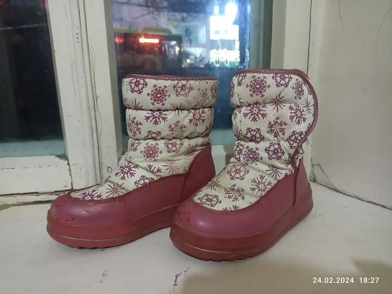 Qizlar uchun etiklar 32-razmer, sovuq uchun 2