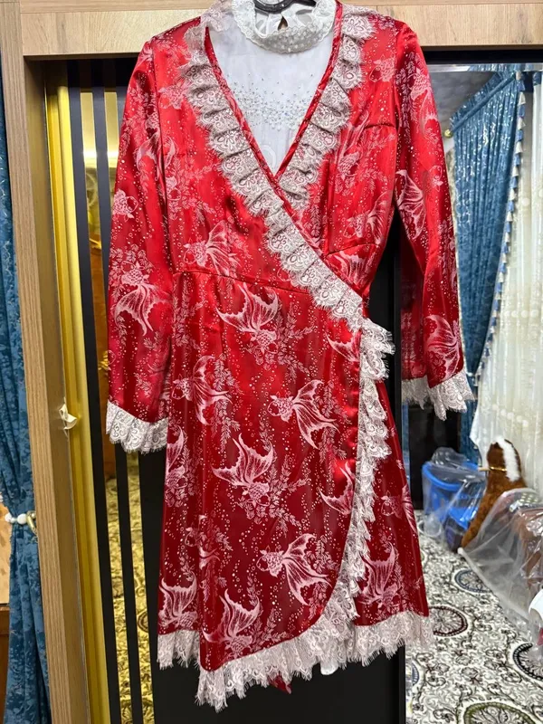 Yangi kiyilmagan libos