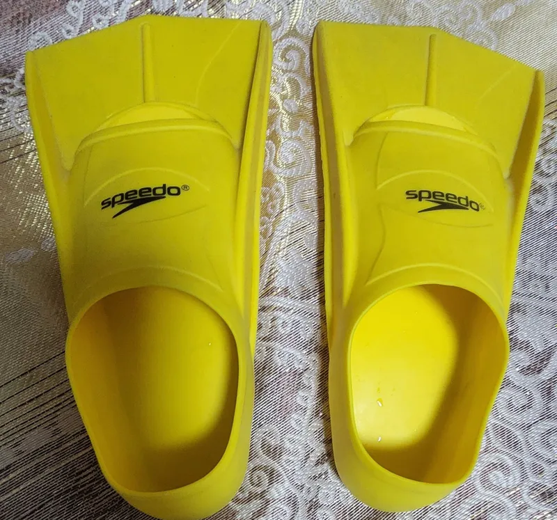 Короткие тренировочные ласты Speedo ярко-желтого цвета в размере XS пр
